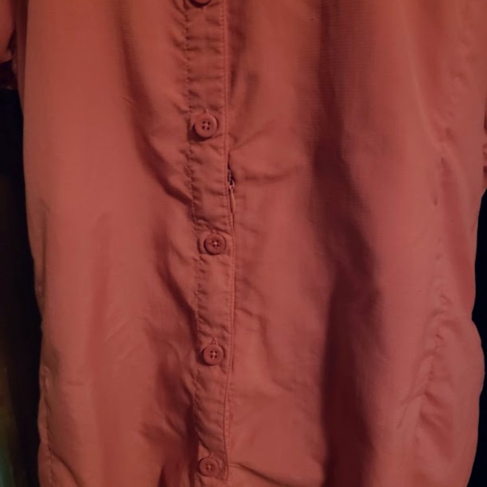 REI vented hiking / active wear 1X shirt with zippered hidden pockets - Picture 3 of 4
